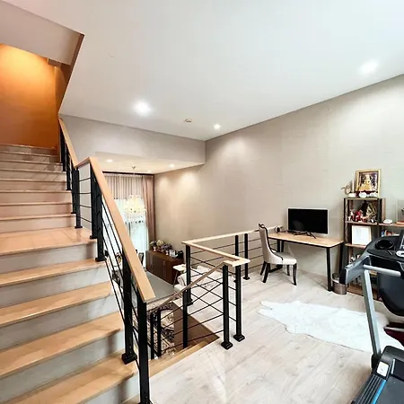 Free Pick Up / Stunning Luxury Family Home 3B3B